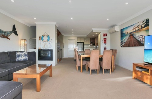 Hawks Nest House | Mariners Mark 1 - panoramic views of the Myall River
