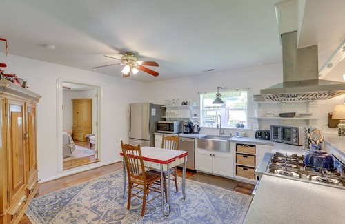 Marshall Cottage | Marshall Cottage on 1895 Tobacco Farm w/Hot Tub!