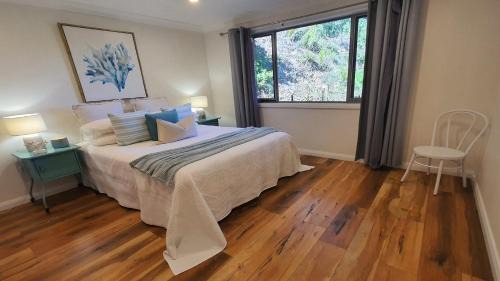 Killcare House | 'Martha Jane's - Bay Views' by HolidayCo
