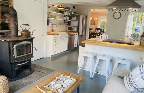 East Chop House | Martha’s Vineyard 7 Bedroom Vintage Home! 15 min walk to beaches and Oak Bluffs!