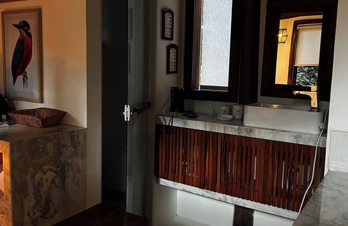 Ponte Branca Ski Chalet | Martim de Sá Chalet - Vale da Figueira (with hot tub and waterfall)