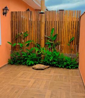 Agua Branca House | Maruá Casa próximo da praia do Perequê com garagem e churrasqueira