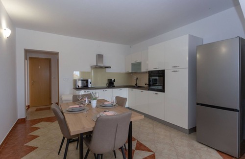Kastel Sucurac Apartment | Mary - Spacious apartment + private pool, garden