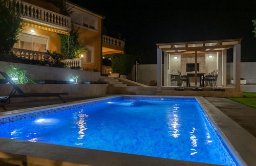 Kastel Sucurac Apartment | Mary - Spacious apartment + private pool, garden