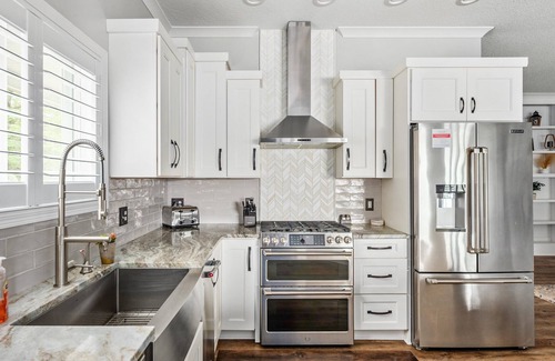 Stanwood House | Marywood Cottage: Luxury Lake House Living, Kayaks and Paddle Boat Included