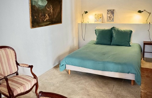 Tarascon House | Mas De Monge