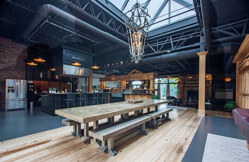 Lexington Apartment | MASSIVE Luxurious Loft-style Suite in Downtown Lexington! 7,000 sq/ft!