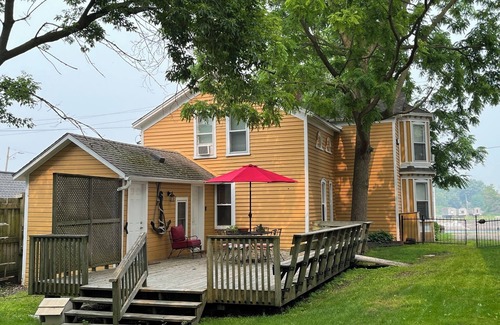 Port Colborne Condo | 'Mates Quarters' rear suite along the canal in Port Colborne