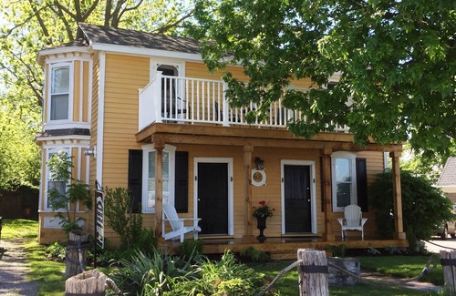 Port Colborne Condo | 'Mates Quarters' rear suite along the canal in Port Colborne