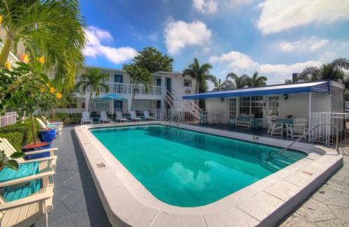 Hollywood Hills Hotel | May-Dee Suites in Florida