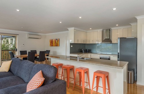 West Moonah House | Mayhill Views space and style