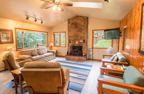 Estes Park Cabin | McGregor Mountain Lodge
