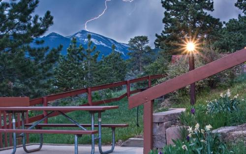 Estes Park Cabin | McGregor Mountain Lodge
