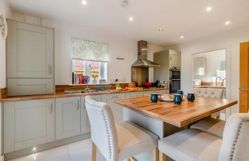 Holt House | Meadow View - Holt