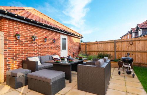 Holt House | Meadow View - Holt