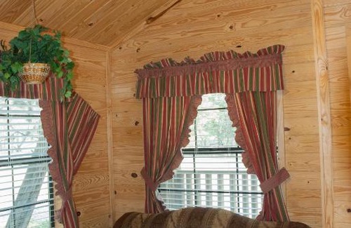 Lakehills Resort | Medina Lake Camping Resort Cabin 5