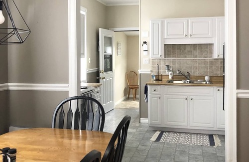 Barry's Bay House | ‘Memories’ Cottage in the Heart of Barry's Bay