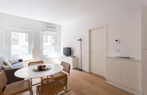 Cerchia dei navigli Apartment | Meravigli 16 - Apt B - Duomo City Center Elegant Apartment