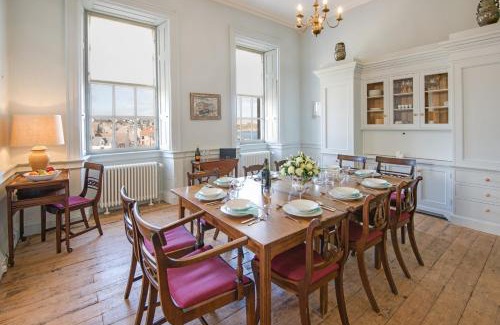 Eyemouth Apartment | Merchant's House - LARGE two floor apartment! Sleeps up to 11 people, First floor available separately, sleeping 2 people at a reduced rate!