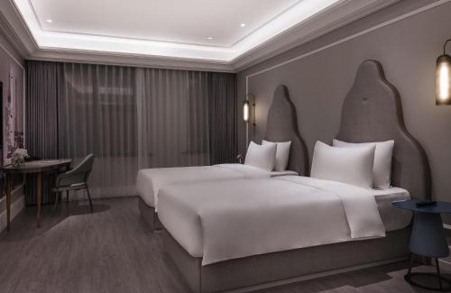 Huangpu Hotel | Mercure Shanghai Yu Garden On the Bund - 5 mins taxi to Nanjing Road and Bund