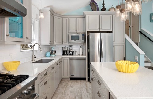 Lantern District House | Mermaid Cottage - Private Jacuzzi, AC, patio space