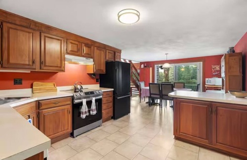 New Durham House | Merrymeeting Lake Private Beach, Gazebo & Hot Tub