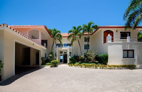 Playa Chiquita Villa | Mesmerizing ocean-front villa with sea-side jacuzzi and fire pit
