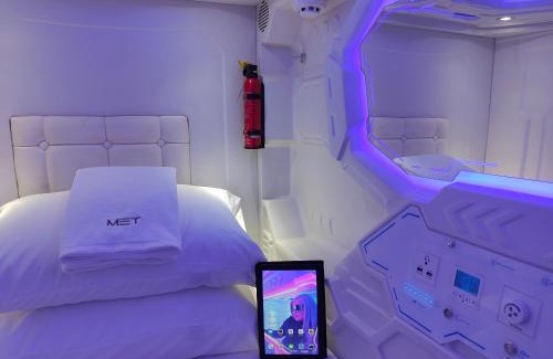 Asoke Hostel | Met A Space Pod @Phrom Phong