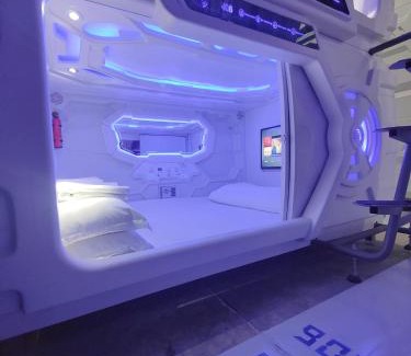 Asoke Hostel | Met A Space Pod @Phrom Phong