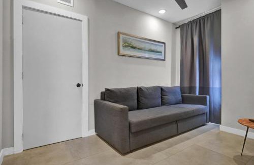 East Little Havana Apartment | Miami Flats - Self Check-in and 1 Free Parking