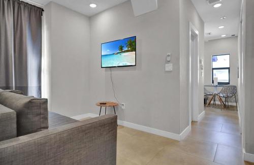 East Little Havana Apartment | Miami Flats - Self Check-in and 1 Free Parking