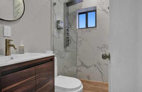 East Little Havana Apartment | Miami Flats - Self Check-in and 1 Free Parking