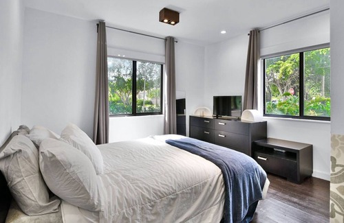 Biscayne Park House | Miami-Village of Biscayne Park-Mins to South Beach/Miami Beach