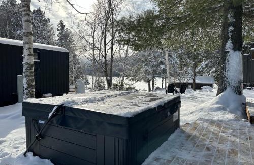 Saint Zenon Ski Chalet | Micro chalet Le Boisé !
