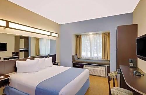 Geneva Hotel | Microtel Inn and Suites by Wyndham - Geneva