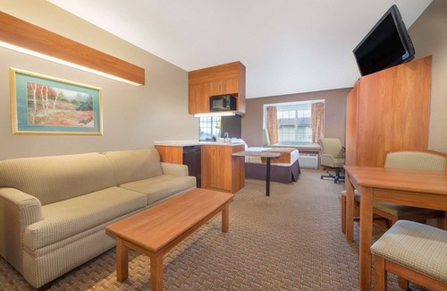Raton Hotel | Microtel Inn & Suites by Wyndham Raton