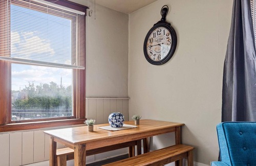 Clifton Heights Apartment | Midtown Apt Near Downtown&U of C- Hangout Unit 1&3