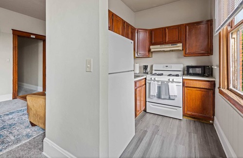 Clifton Heights Apartment | Midtown Apt Near Downtown&U of C- Hangout Unit 1&3