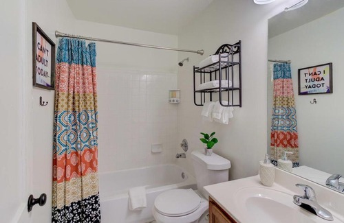 Midtown Apartment | Midtown Cottage walk to Overton Square!