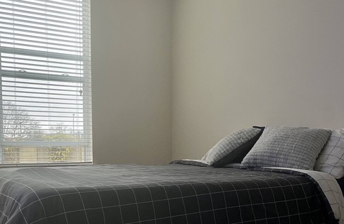 Westside Condo | midtown modern 2b/2b condo w/ patio minutes from Atlantic Station/Mercedes Benz
