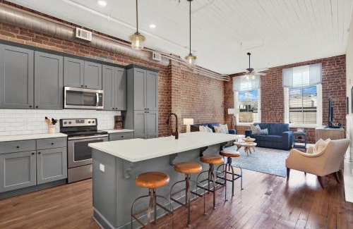 Historic District - North Apartment | Midtown Pointe