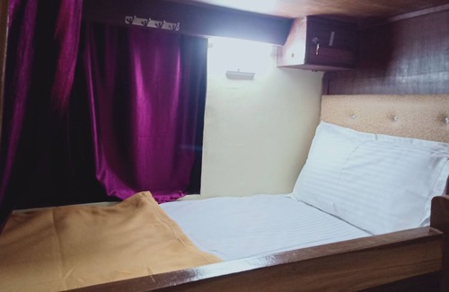 Vile Parle East Hotel | Millano Dormitory