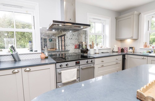 Ventnor Cottage | MILSTON, pet friendly, character holiday cottage in Chale