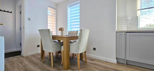 Milton Keynes Apartment | Milton Keynes 3BR Cosy Home, Sleeps 5, Families, Free Parking