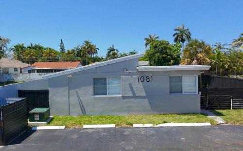 Northeast Miami Apartment | Mimo Bungalows By Renzzi