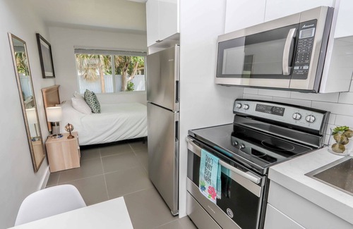 Northeast Miami Apartment | Mimo Bungalows By Renzzi
