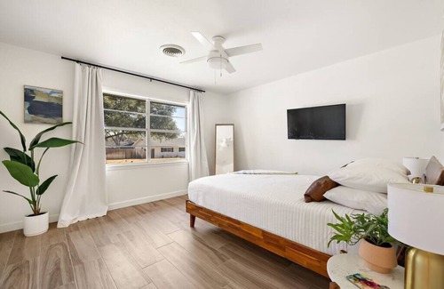 Georgetown House | Mimosa Retreat: A Modern Getaway