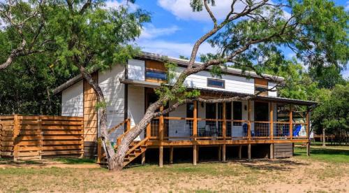 Fredericksburg House | Mimosa Waterfront with Hot Tub