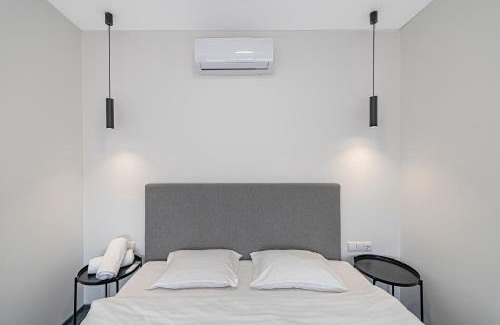 Liberty Avenue Apartment | Mini Loft 1 BD Apt by Domvia