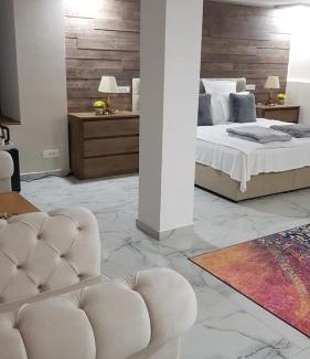 Oradea Apartment | MINI POOL ROOMS - ULTRACENTRAL - piscina cu hidromasaj